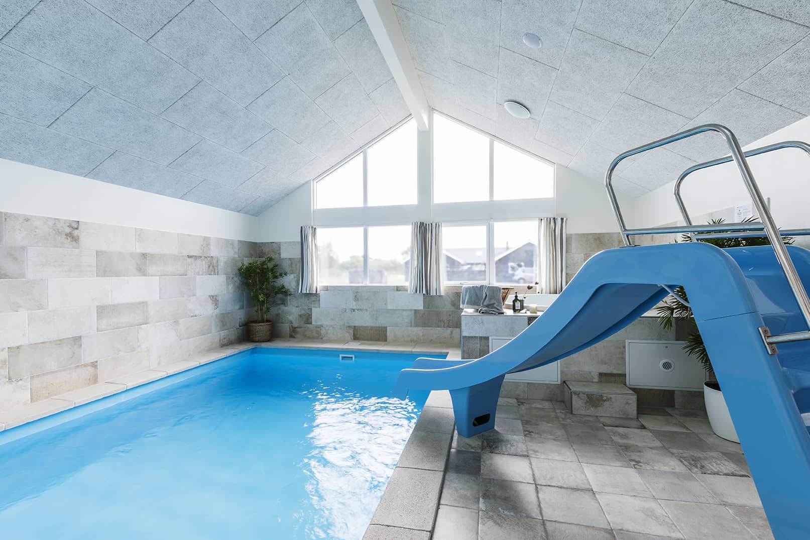 Skanlux Aqua sommerhus med pool og aktivitetsrum
