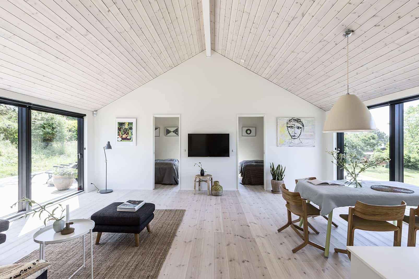 Højt til loftet i sommerhus køkken alrum