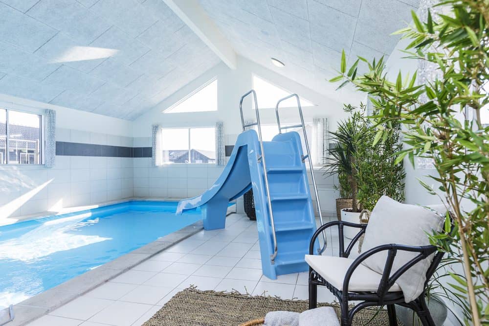 Skanlux Aqua sommerhus med pool og aktivitetsrum