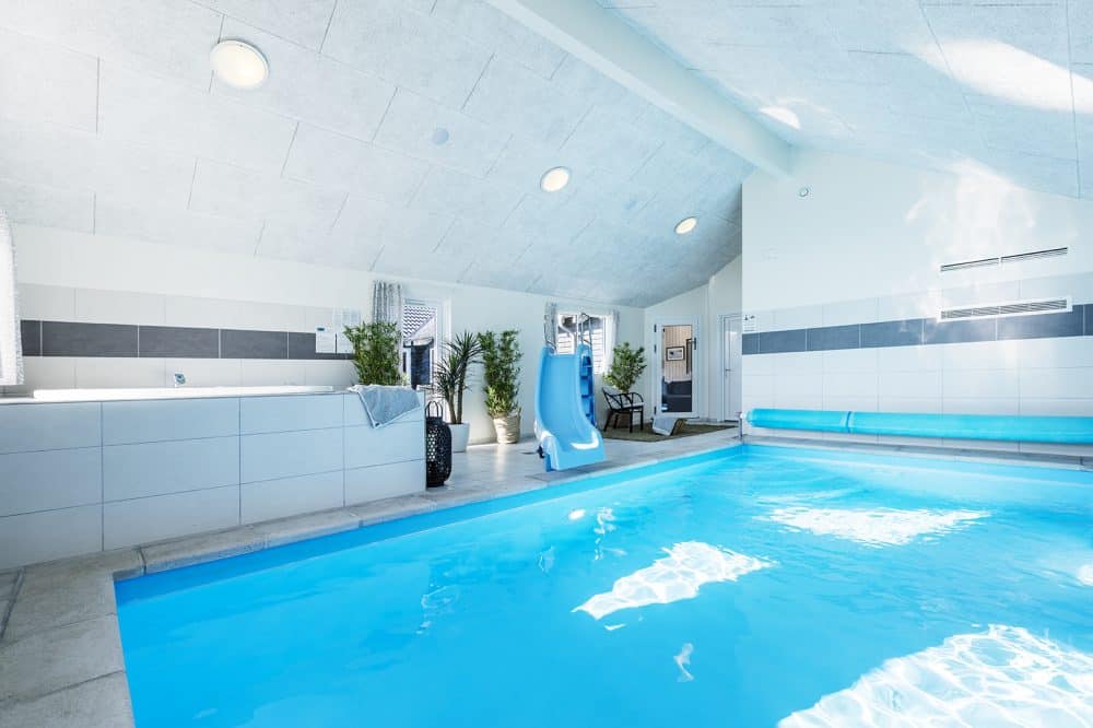 Skanlux Aqua sommerhus med pool og aktivitetsrum