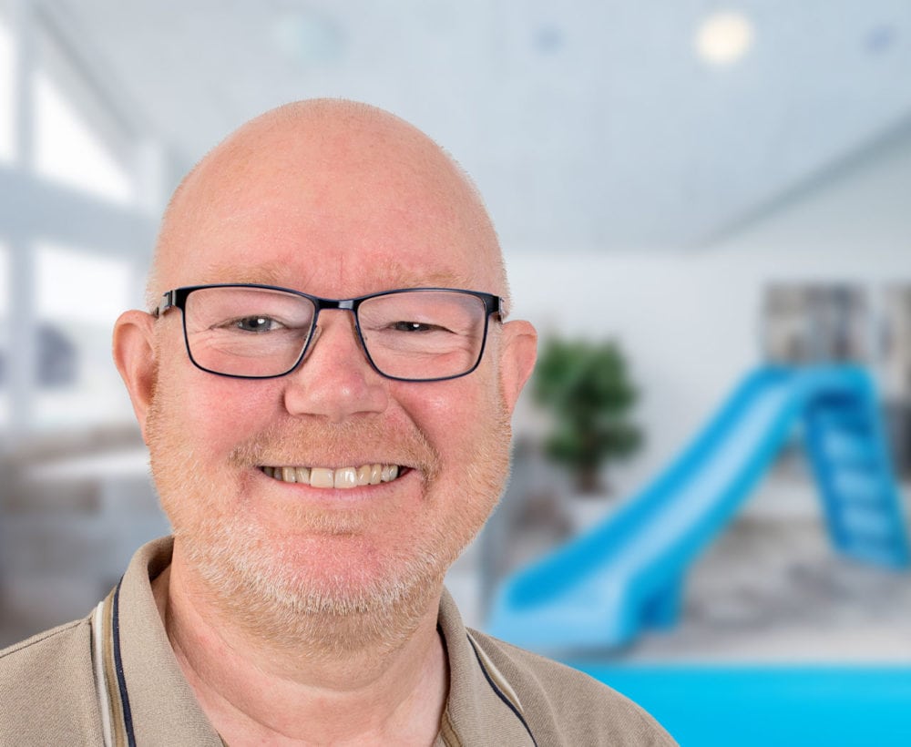 Pau Refsgaard portrætfoto i stue