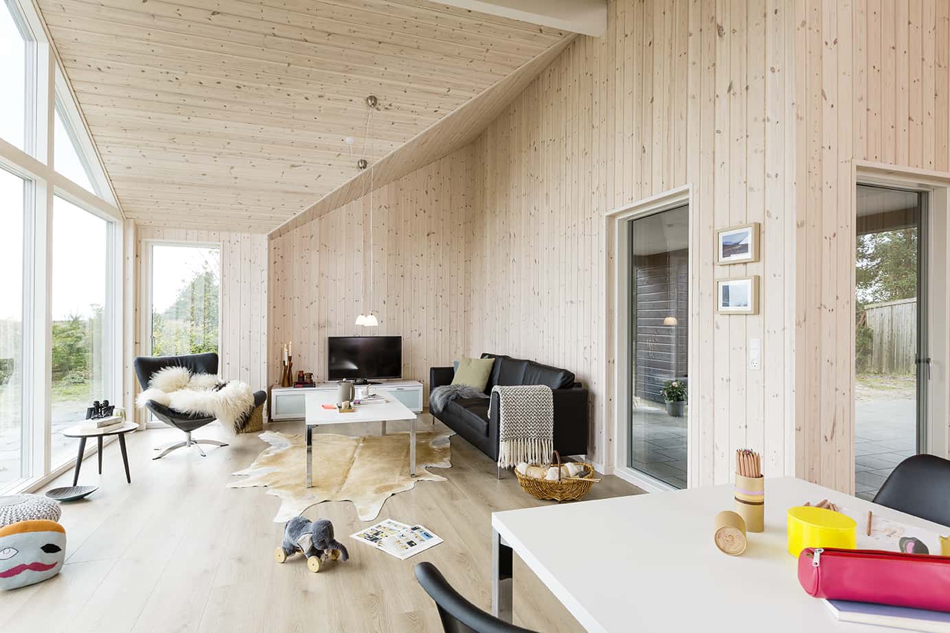 Trend Basic sommerhus fra Skanlux. Moderne og hyggeligt fristed.