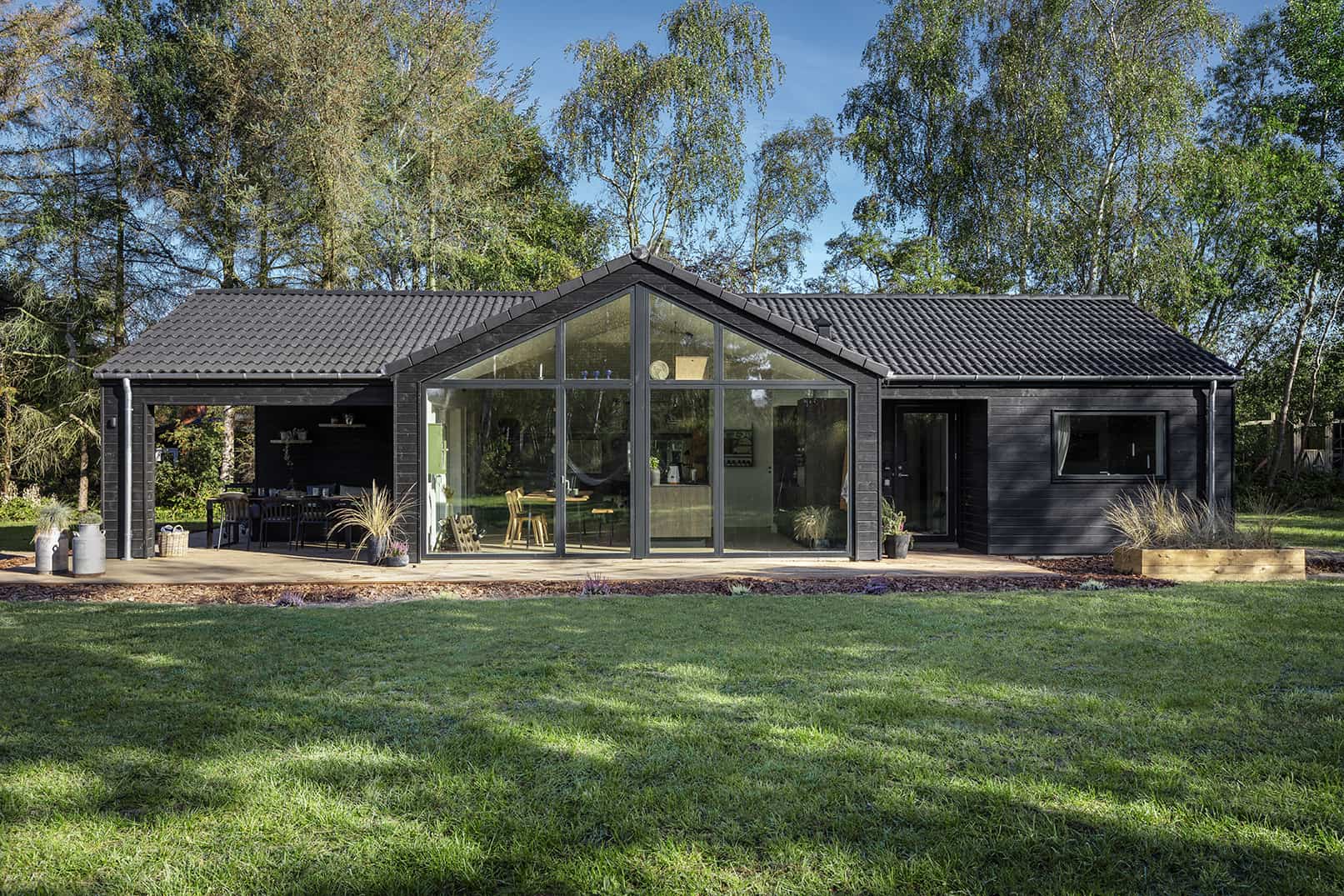 Trend Basic sommerhus fra Skanlux. Moderne og hyggeligt fristed.