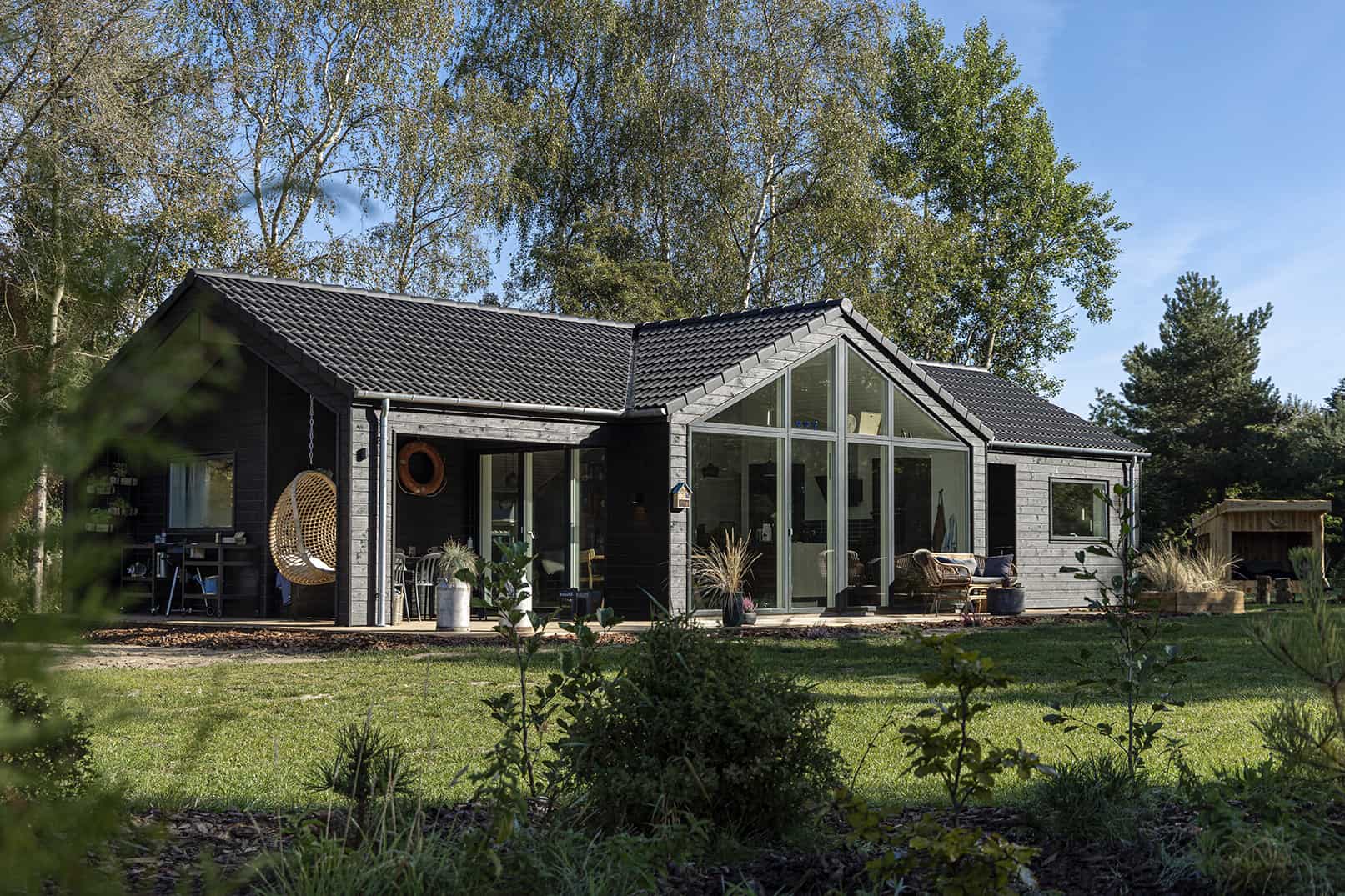 Trend Basic sommerhus fra Skanlux. Moderne og hyggeligt fristed.