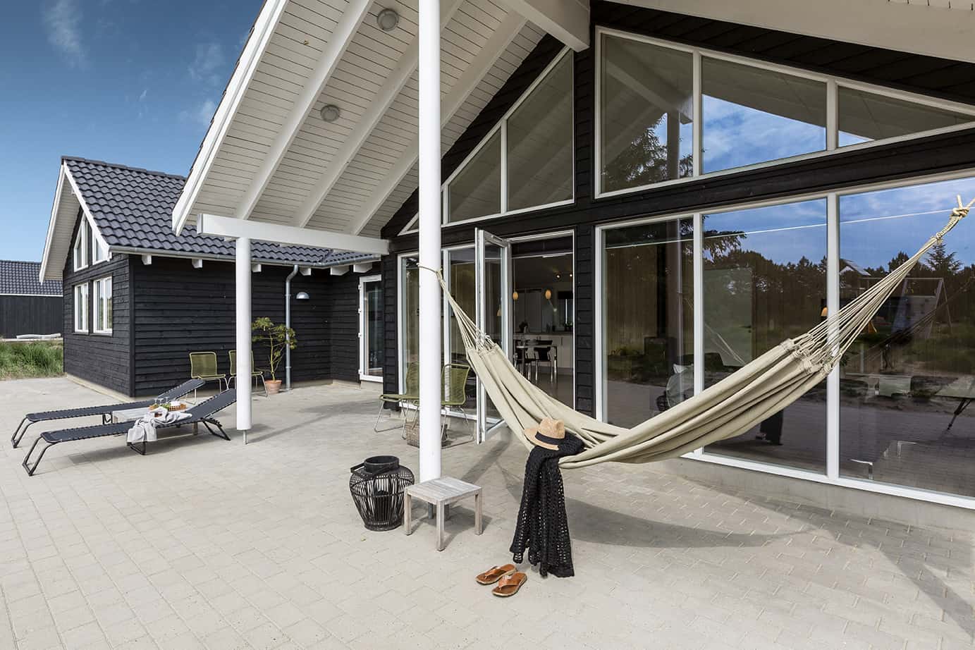 Skanlux luksussommerhus med pool