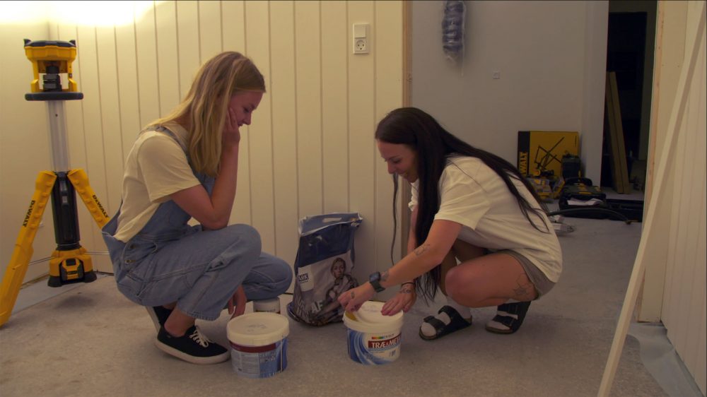 Sommerdrømme TV2 2022 Mathilde og Belinda- sponsor Skanlux Byggefirma. Trend Basic sommerhus