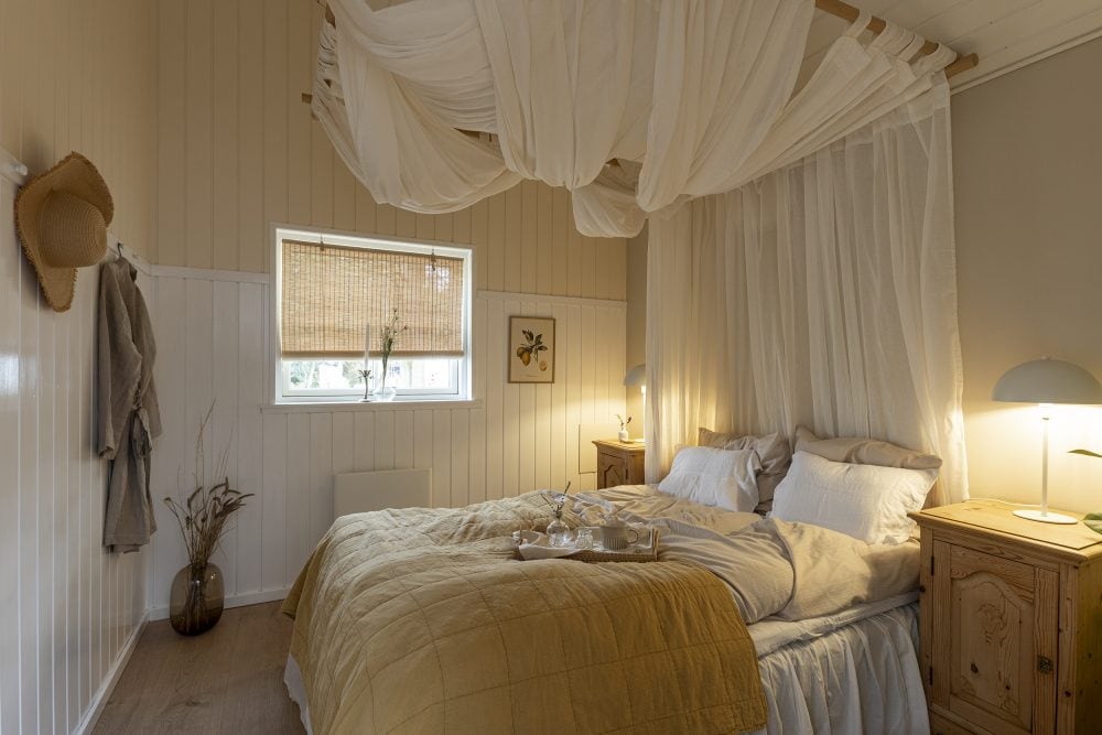 Soveværelse. Sommerdrømme TV2. Skanlux sommerhus.