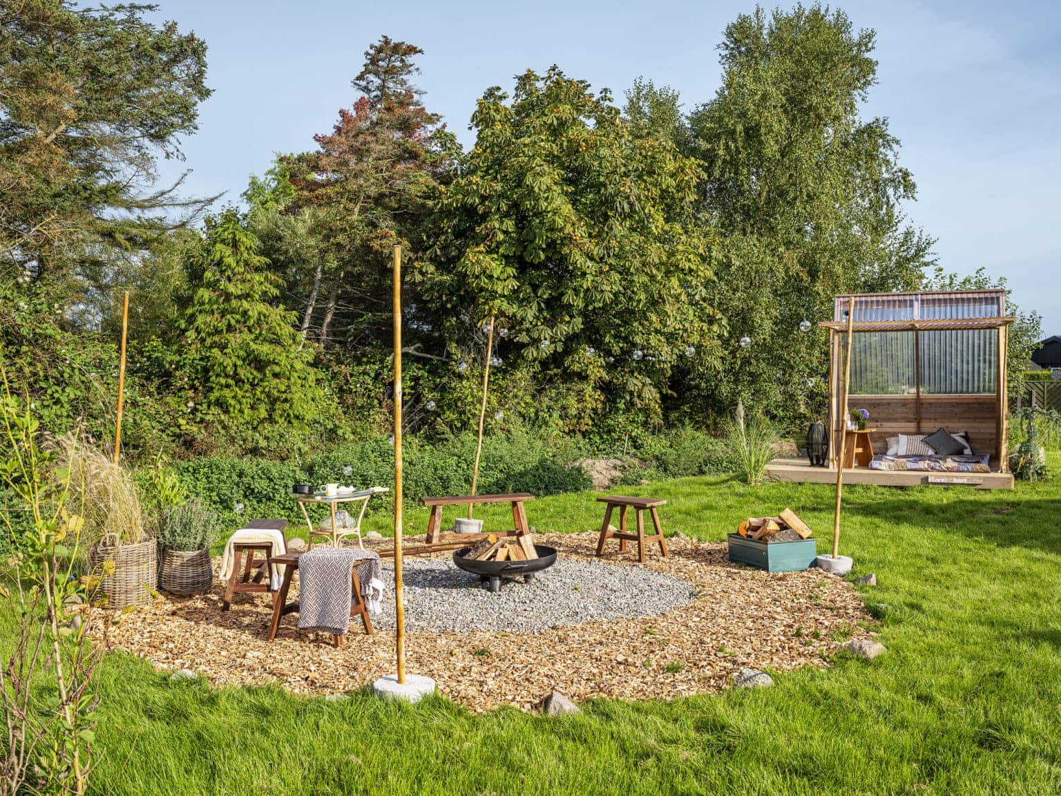 uderum i grønne omgivelser