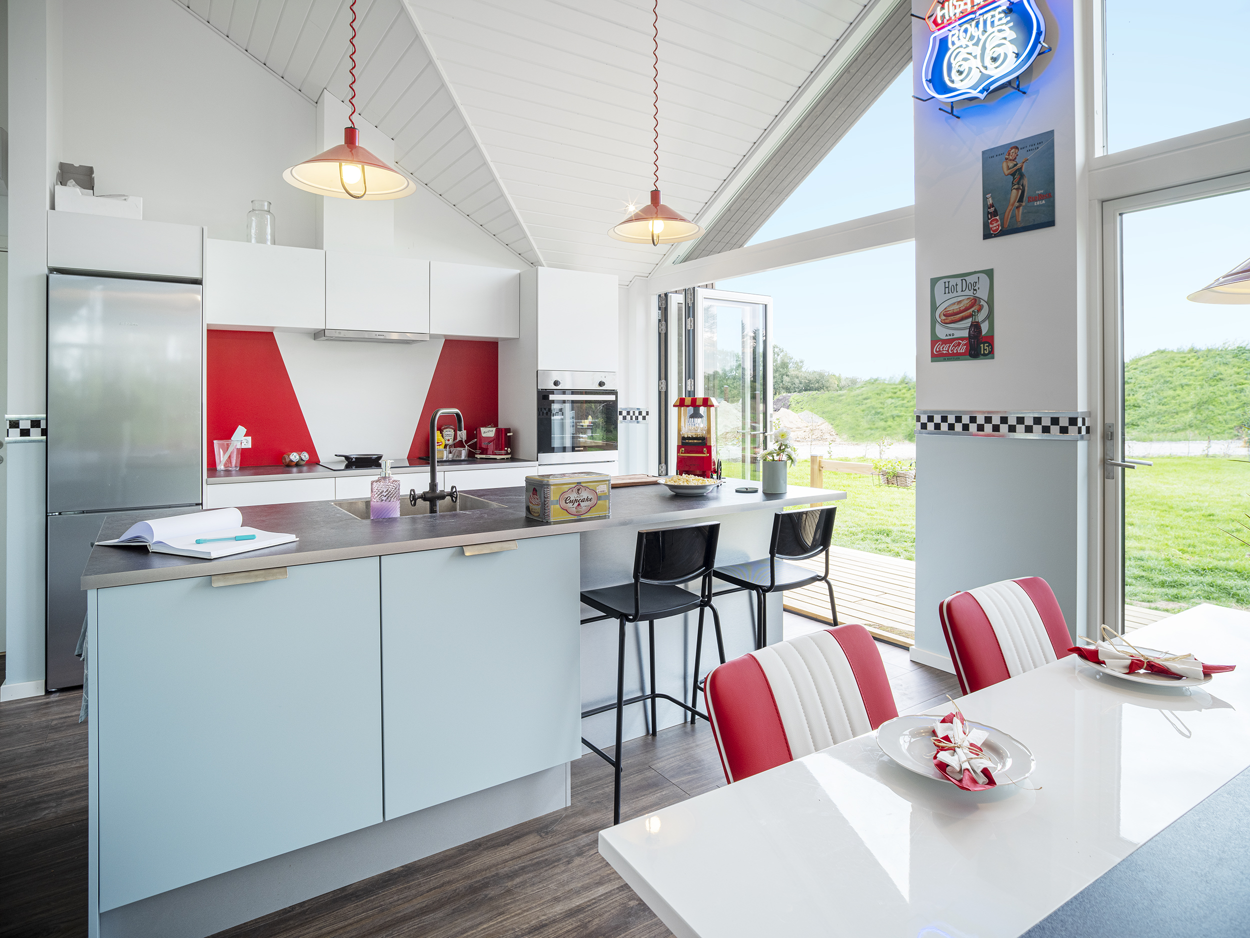 Sommerdrømme TV 2 køkken/alrum - Skanlux Trend sommerhus