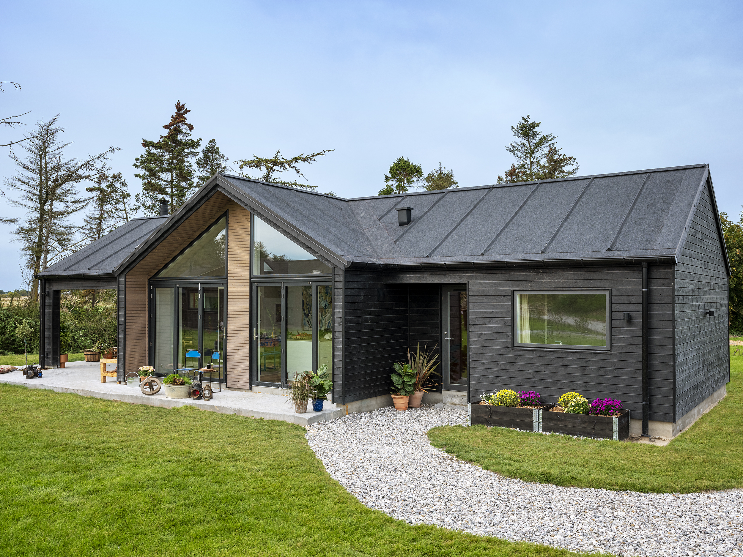 Sommerhus med grusbelagt gangsti