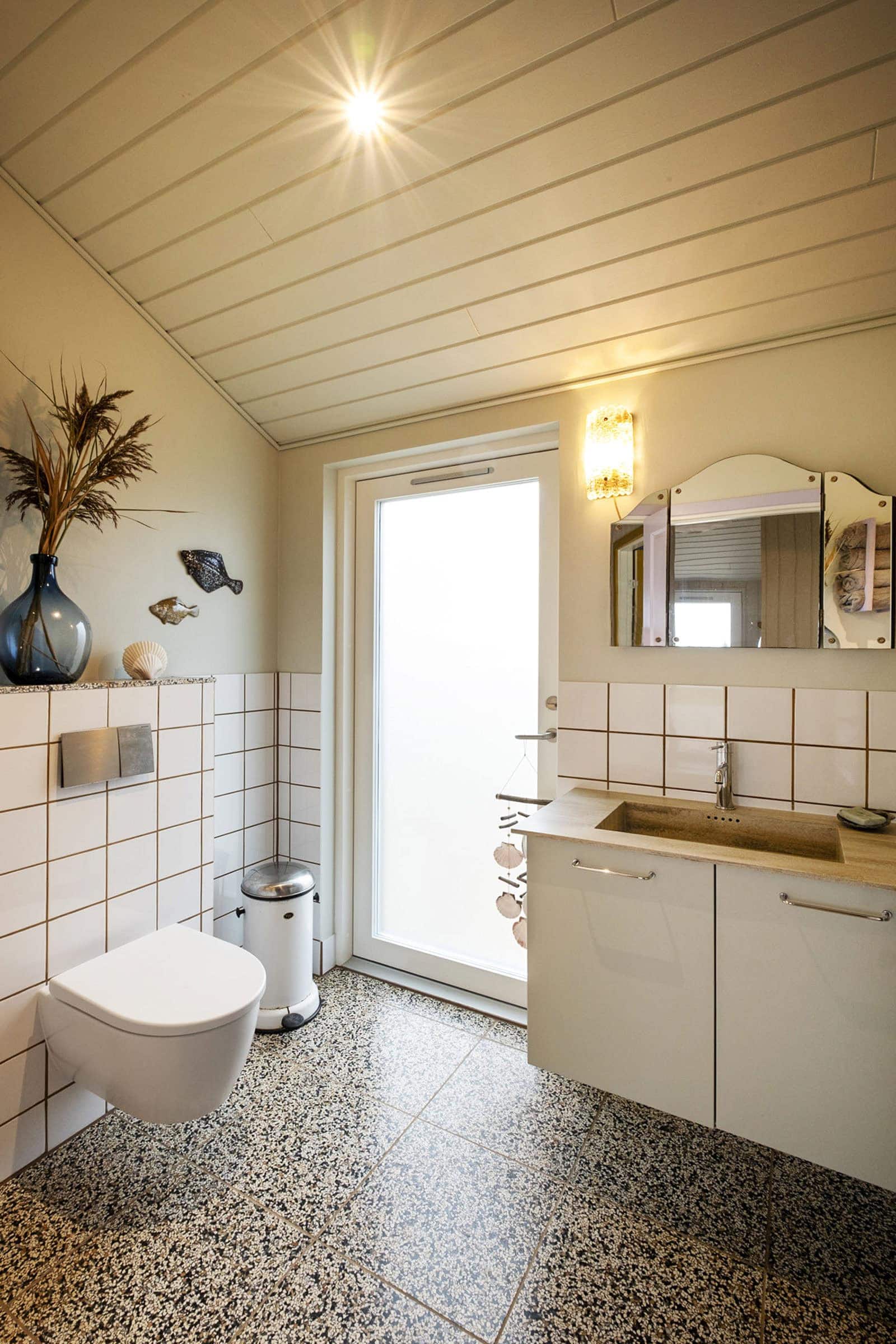 TV 2 Sommerdrømme 2024 - badeværelse