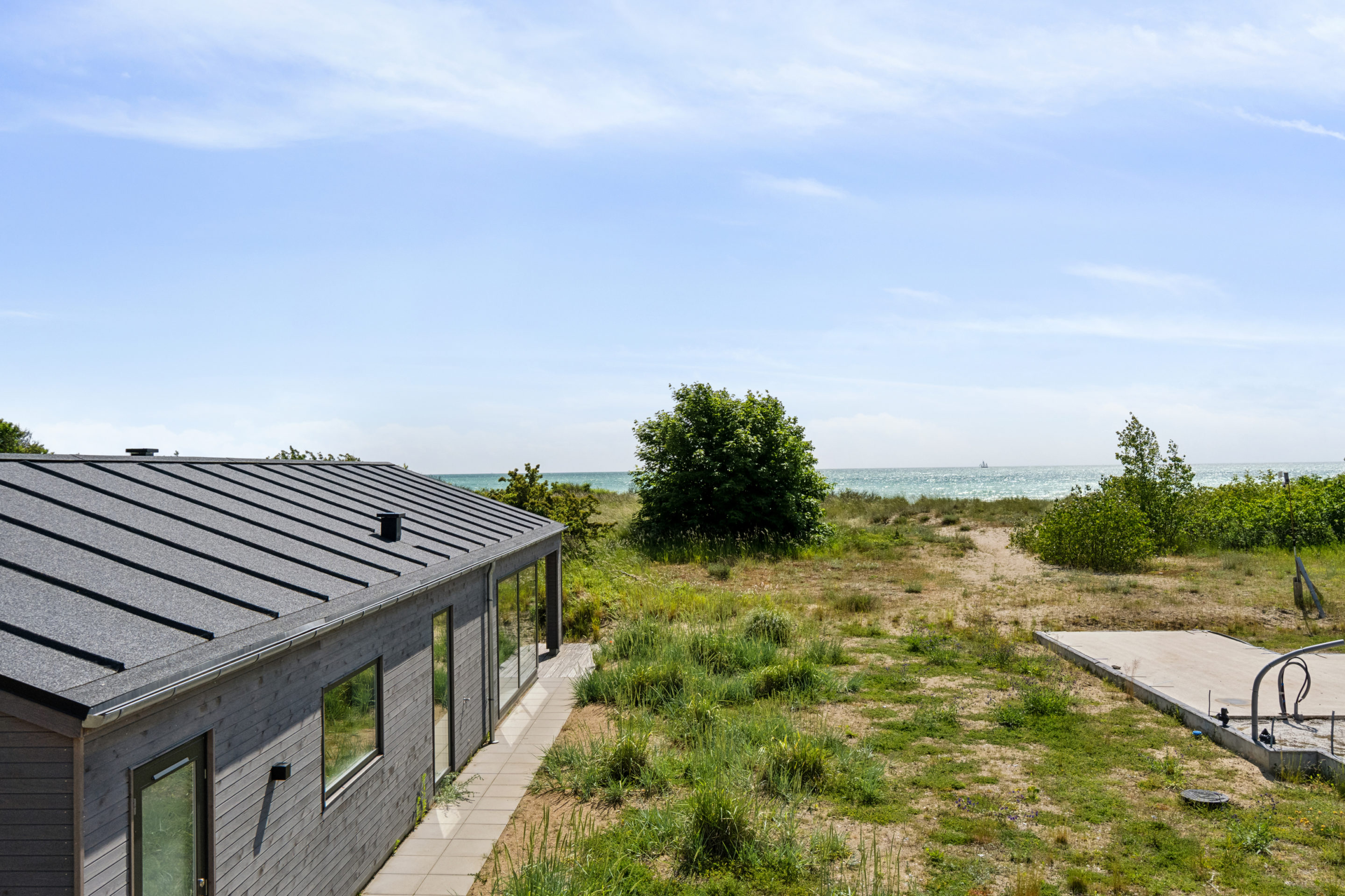 Sommerhus på ny udstykning nær vandet