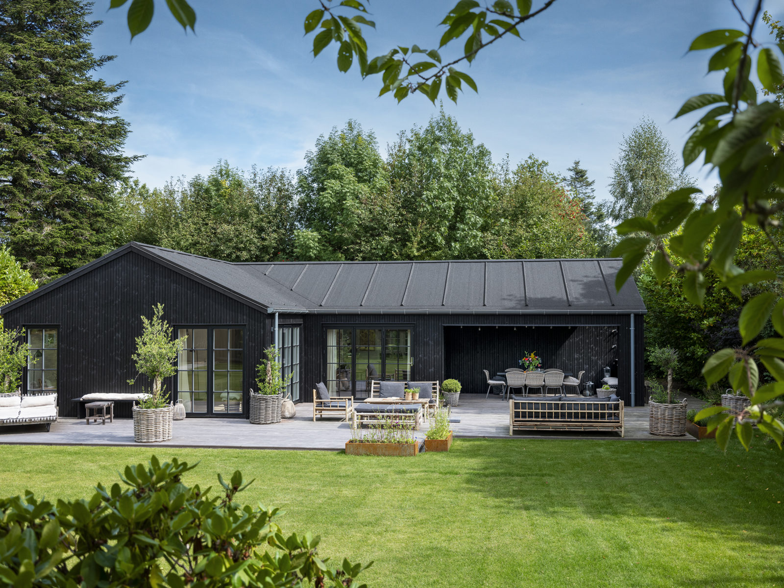 Skanlux Trend sommerhus med sprossede vinduer