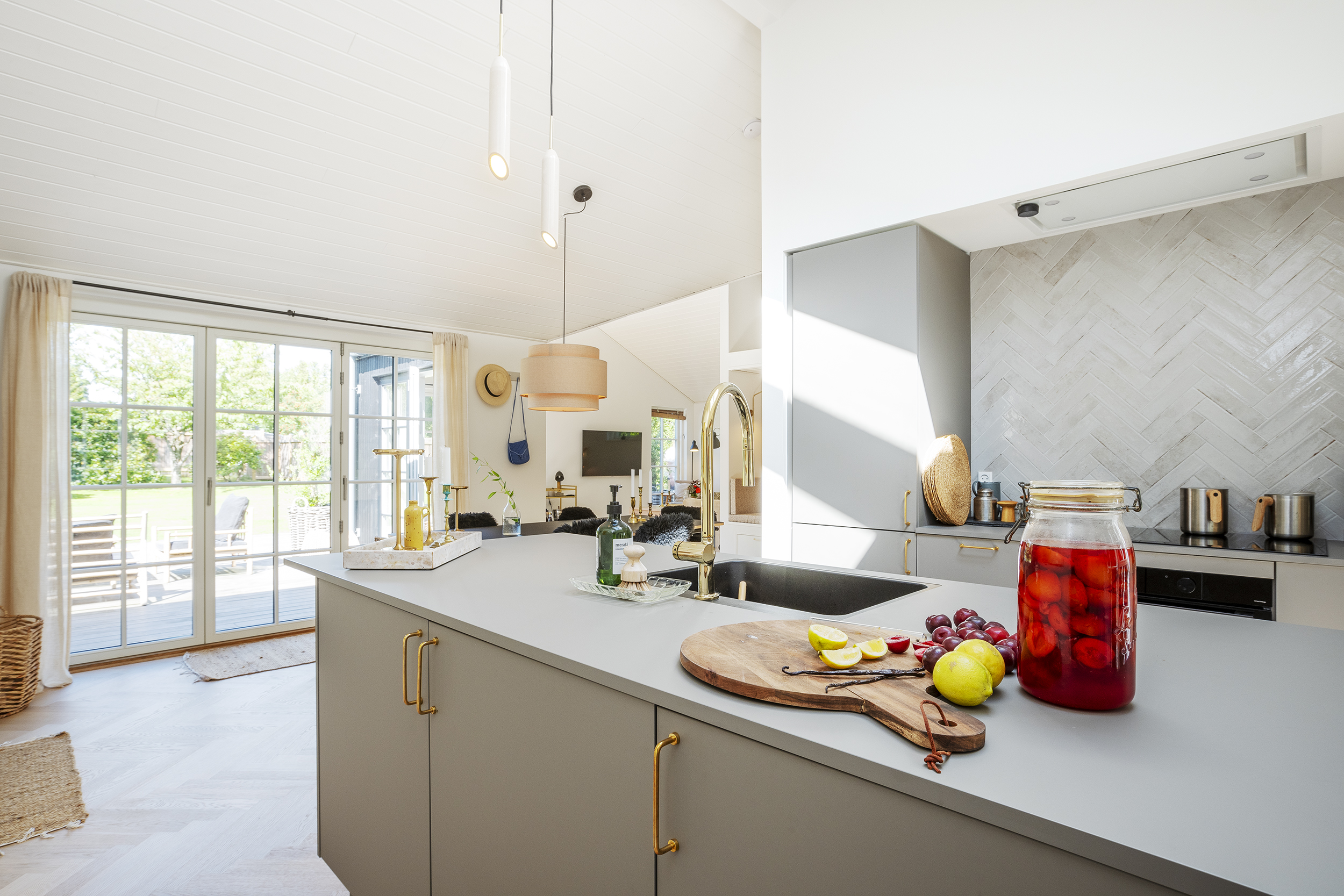 Skanlux Trend sommerhus med sprossede vinduer