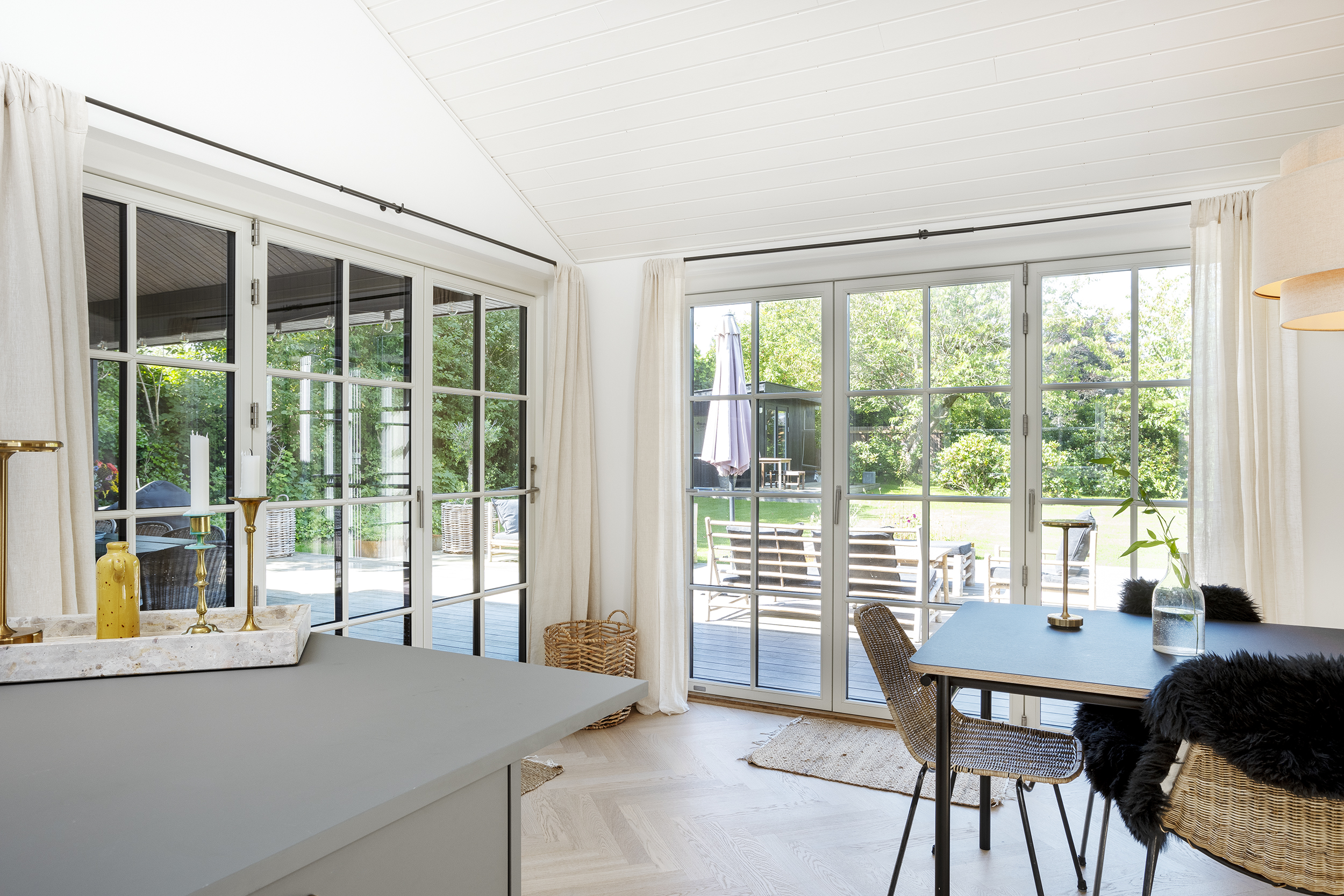 Skanlux Trend sommerhus med sprossede vinduer